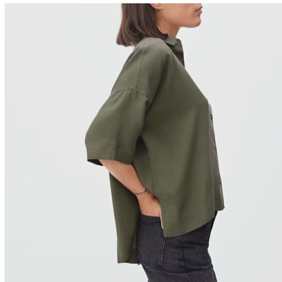 Everlane | The Drapey Square Shirt - Picture 4 of 9